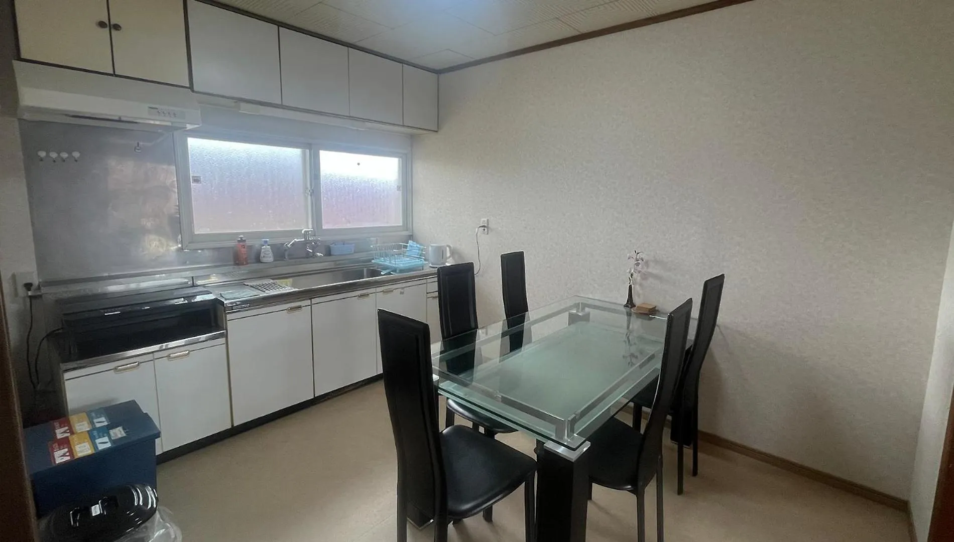 Furano House, 2F Apartment, 3 Bedrooms, Max 8Pp - 6 Adults 2 Kid, Near Jr, Group Travel, Onsite Parking 0*,  Japão